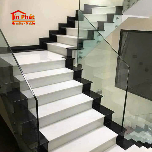 Đá cầu thang Mặt Trắng Cổ Đen Lan Can Kính Tương Phản