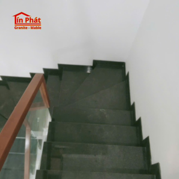 Đá cầu thang Granite Xanh Rêu Ấn Độ Lan Can Kính