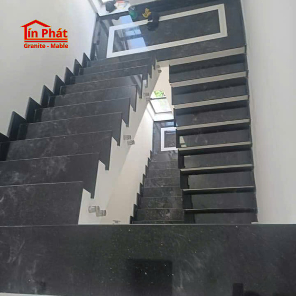 Đá cầu thang Granite Đen Tuyền Ziczac Cổ Trắng