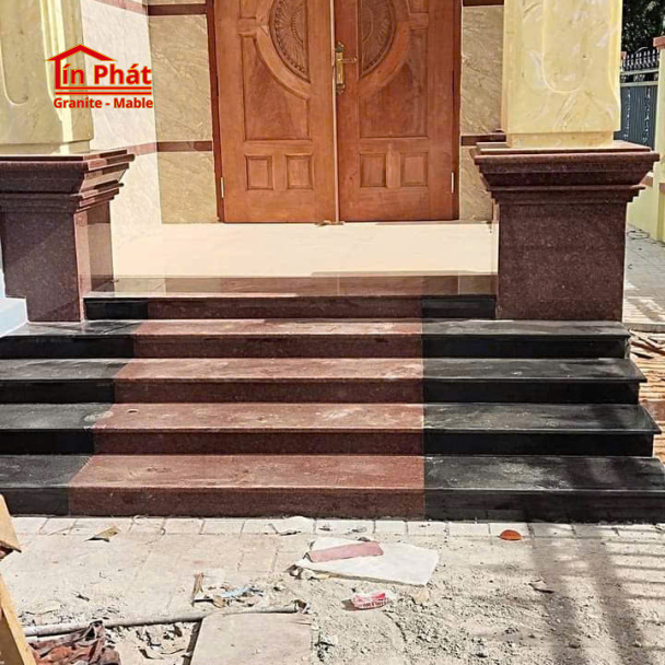 Cột đá Granite Nâu Đen