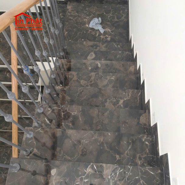 Đá cầu thang Granite Đen Cổ Điển